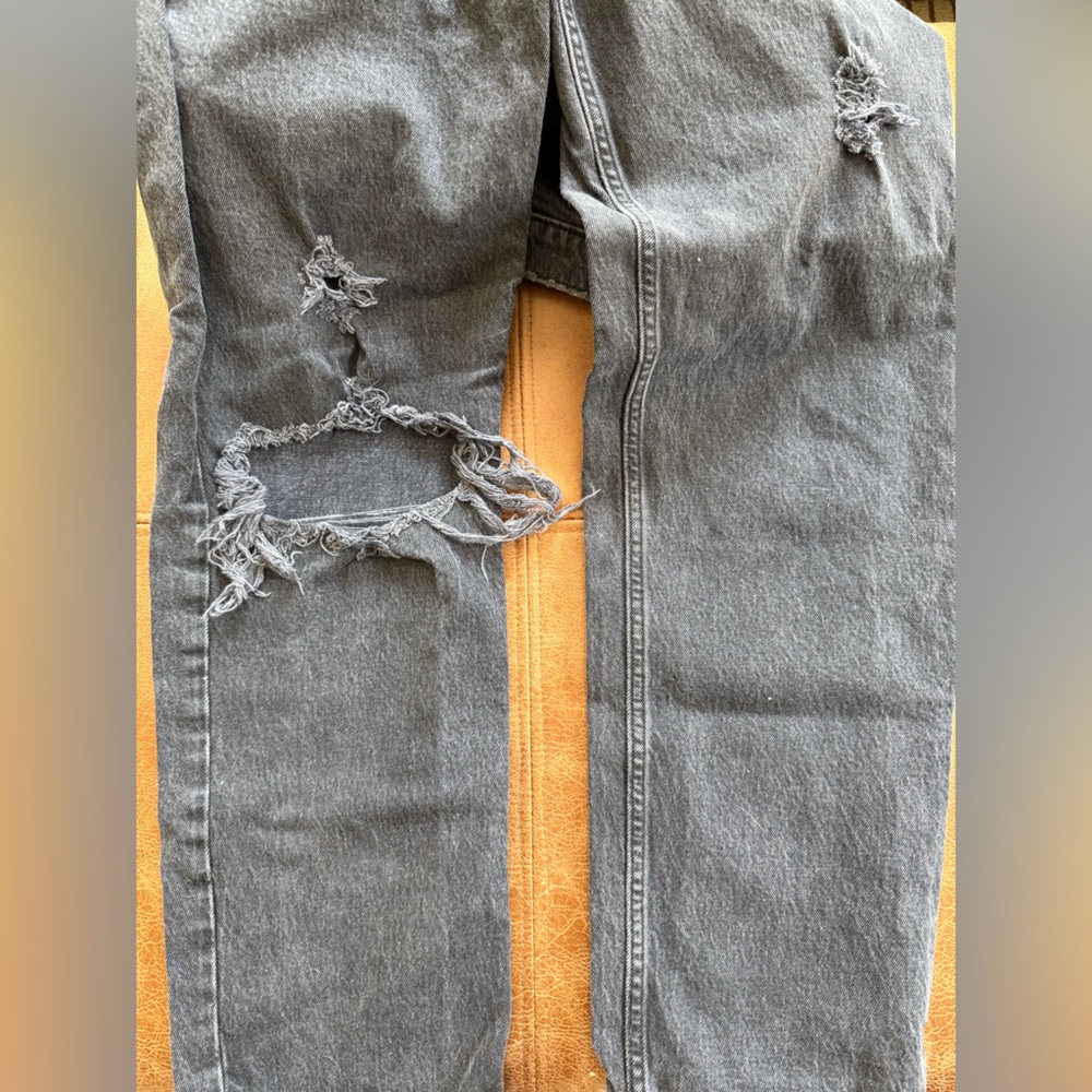 Abercrombie & Fitch The Dad High Rise Ripped Jeans - Picture 3 of 4